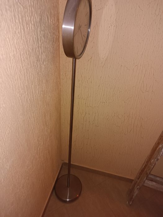 Часовник на стойка