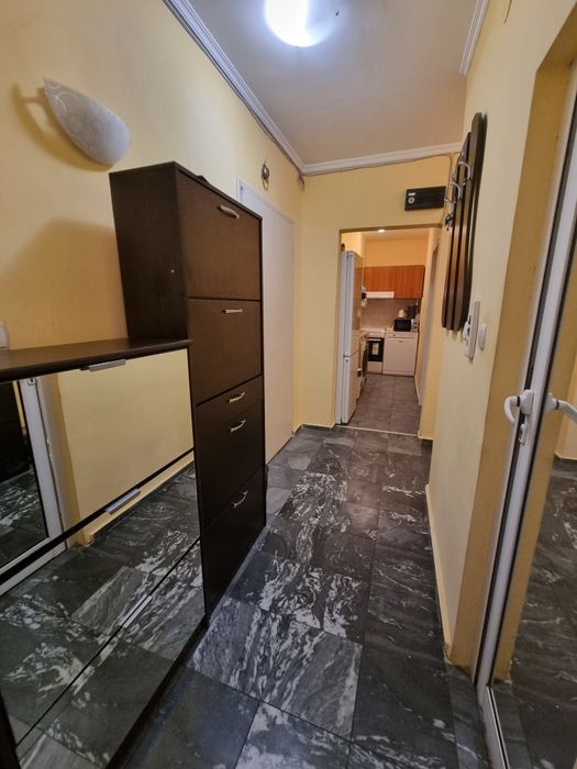 Отдава под наем тристаен апартамент в широк център София, кв. Разсадни