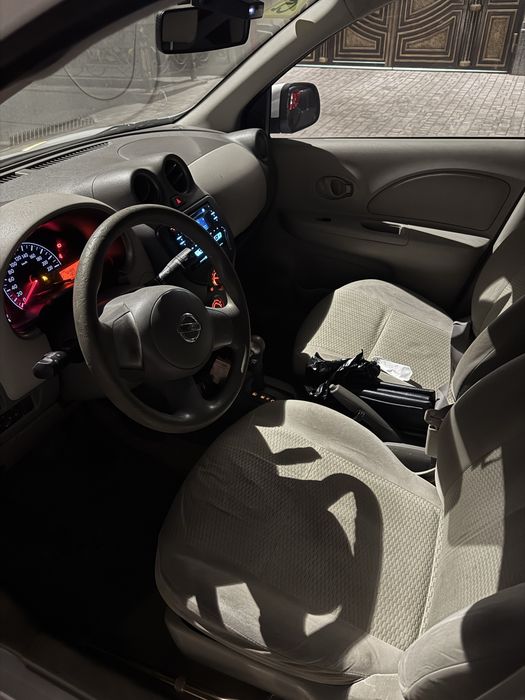 Nissan Micra белый