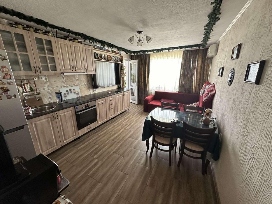 Продава се Тристаен апартамент в Бургас, Зорница - 62 кв.м за 2017 €/кв.м - Снимка #9