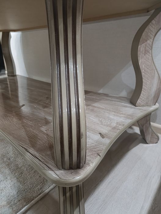 Stol sotiladi. Yaxshi xolatda