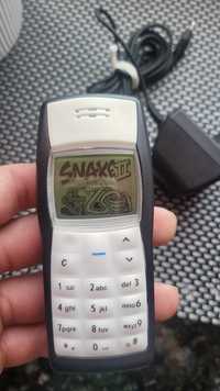 Nokia 1100 cu încărcător