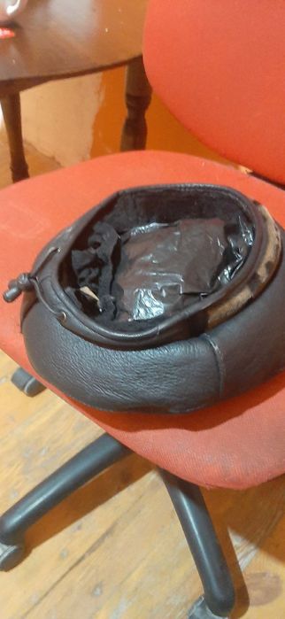 Женский головной убор,из натурального меха,кожи,в идиальном состоянии.