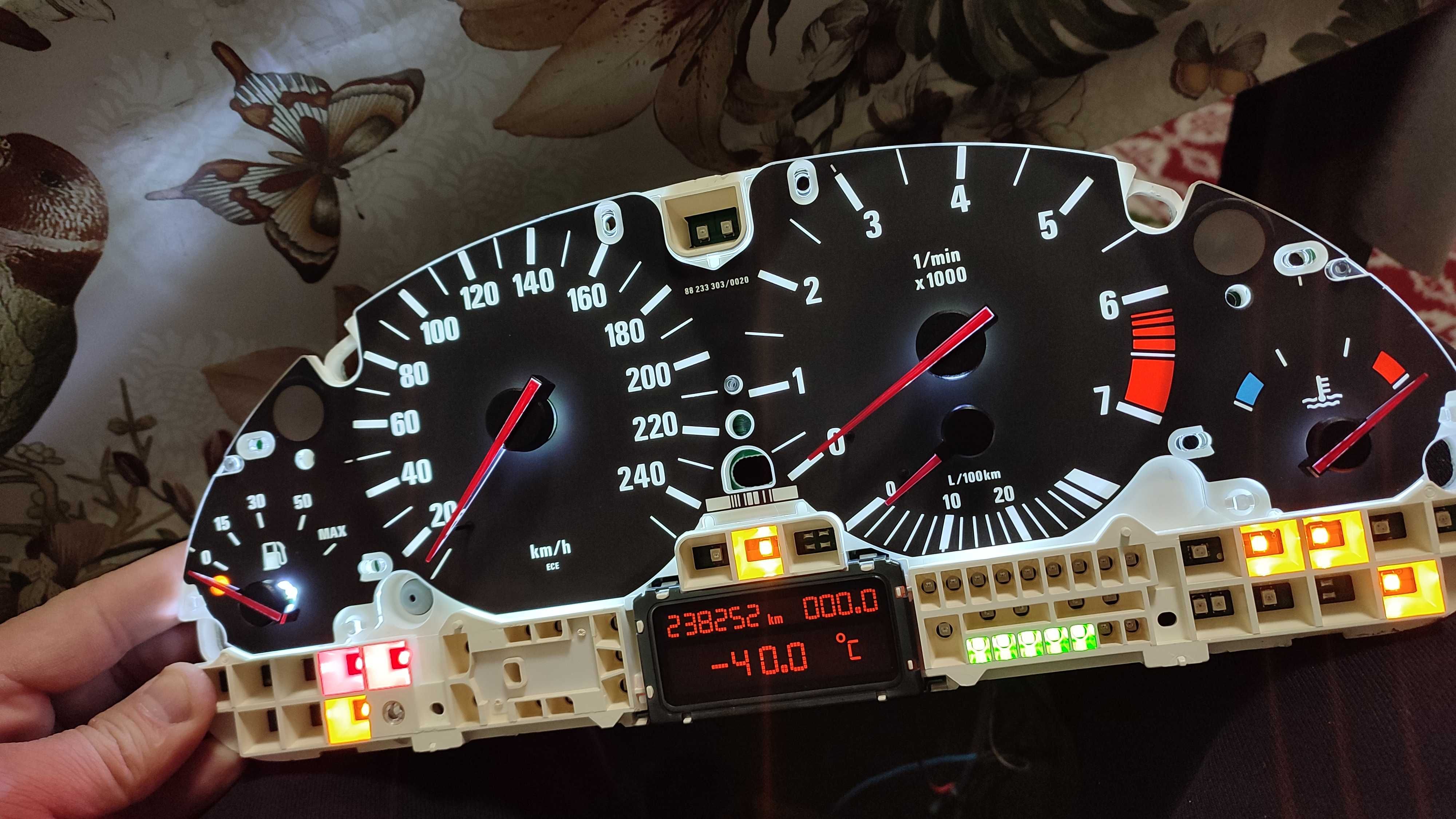 Reparatii Ceasuri Bord BMW E39 display Afisaj Pixeli morti MID e38 e53