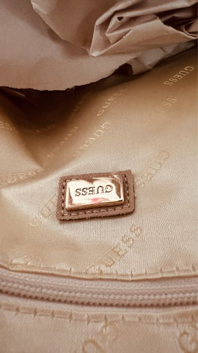 Раници и чанта Guess