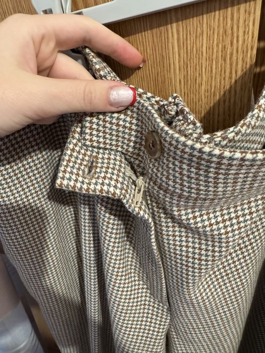 Pantaloni grosuti in carouri