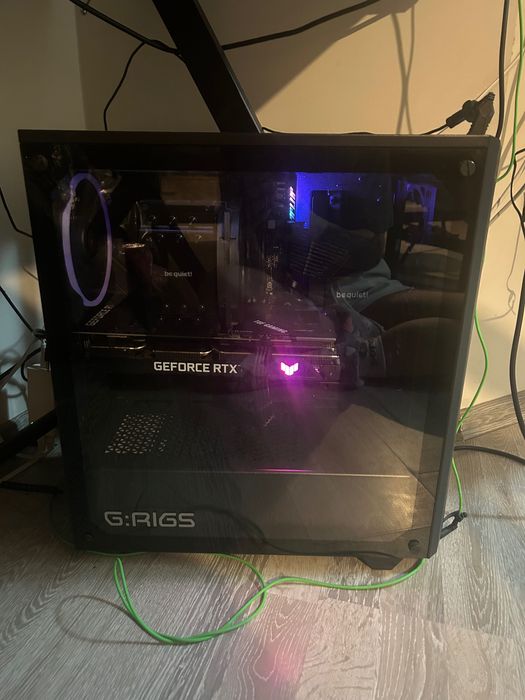 Гейминг компютър с периферни устройства