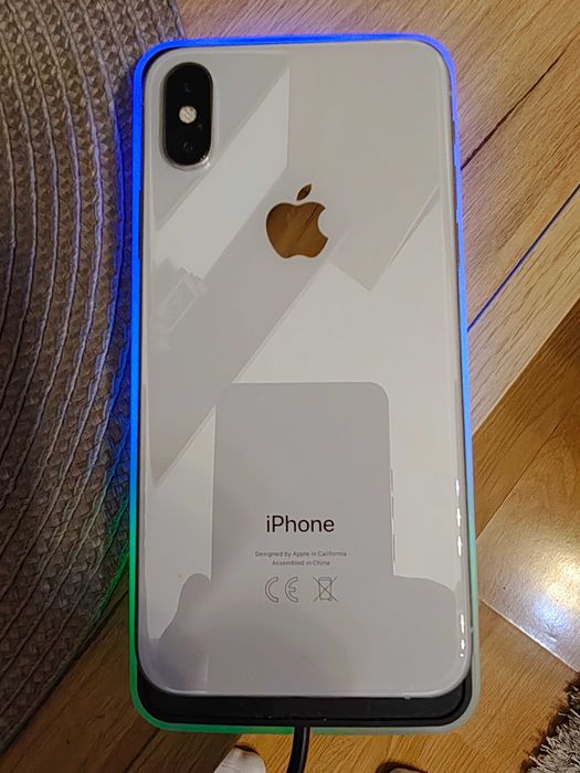 Vând iPhone XS alb