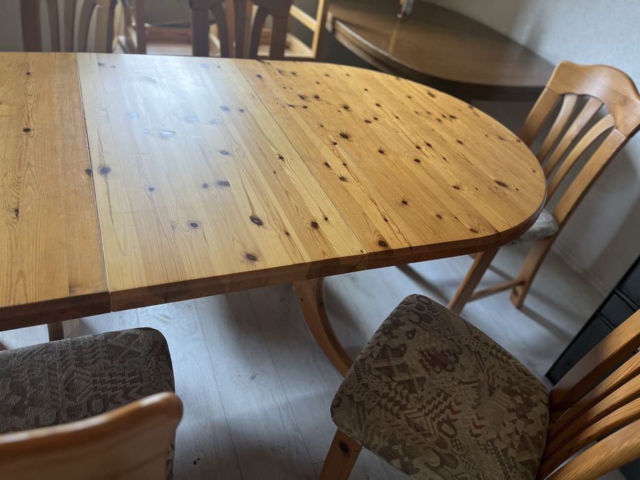 Masa din lemn cu 6 scaune într o stare foarte buna