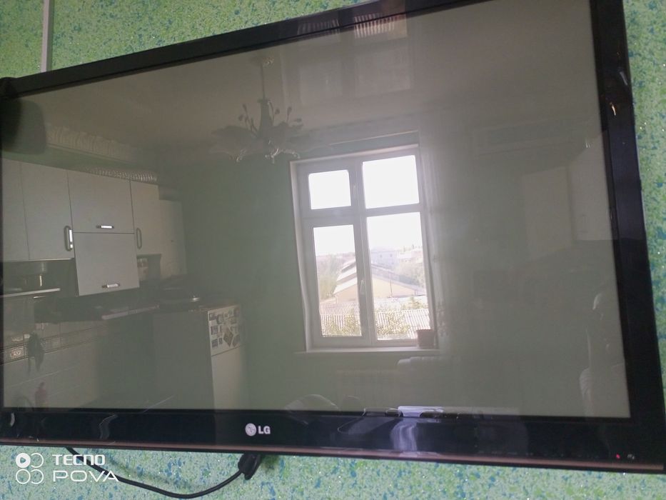 Телевизор LG плазменный экран 100 см
