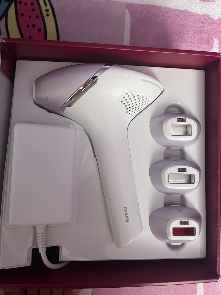 Фотоепилатор Philips Lumea 8000