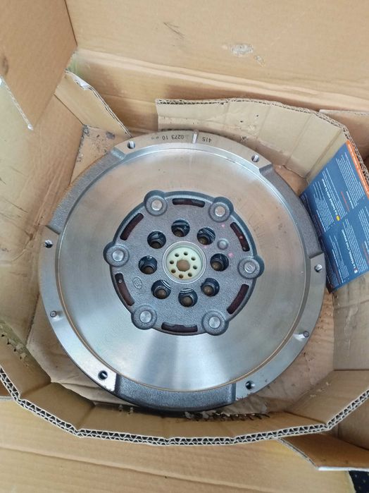 Демфер за Киа Каренс. 2006 2000Дизел Нов