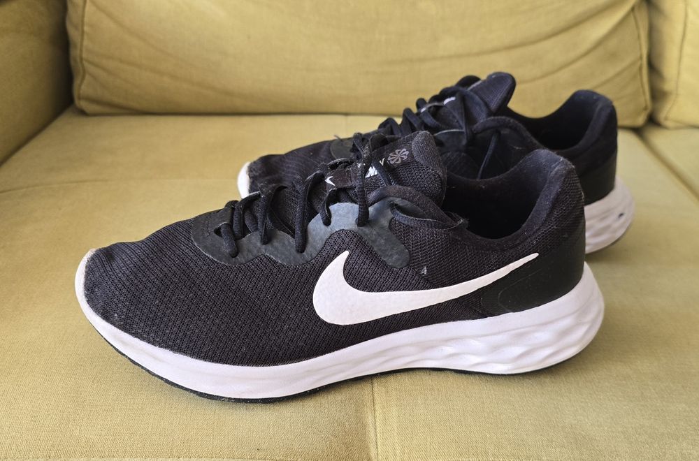 Маратонки NIKE Revolution номер 44