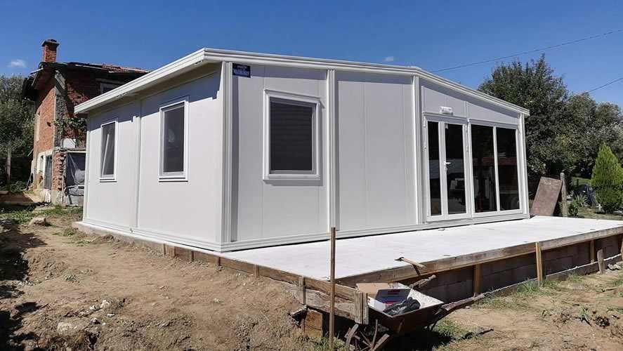 Casa modulara si garaje auto din structura metalica si panou sandwich