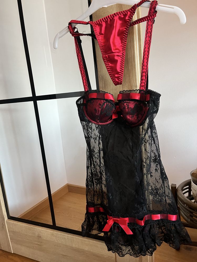 Set lenjerie La Senza marime 36/38 - negru- rosu