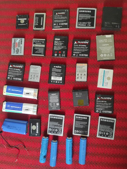 Acumulatori, baterii reîncărcabile, diferite modele, diferite tensiuni
