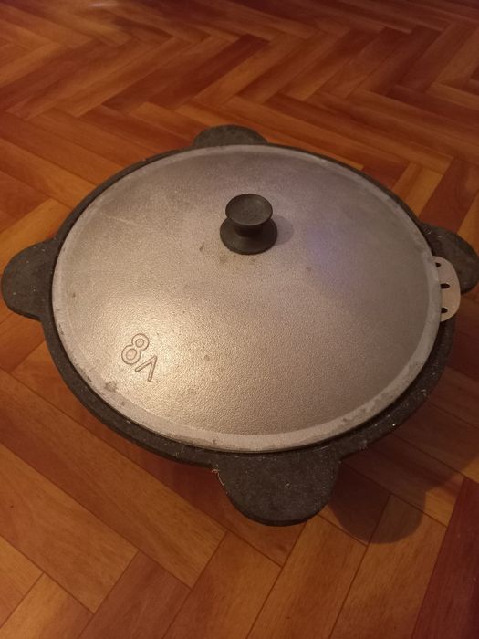 Продам чугунный казан на 8л