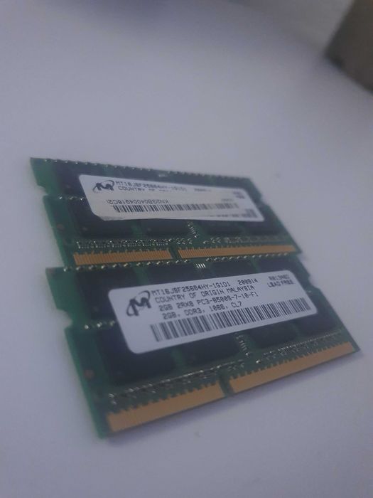 Vând Stickuri 2 memorie RAM 2GB,DDR3,50Lei bucata.