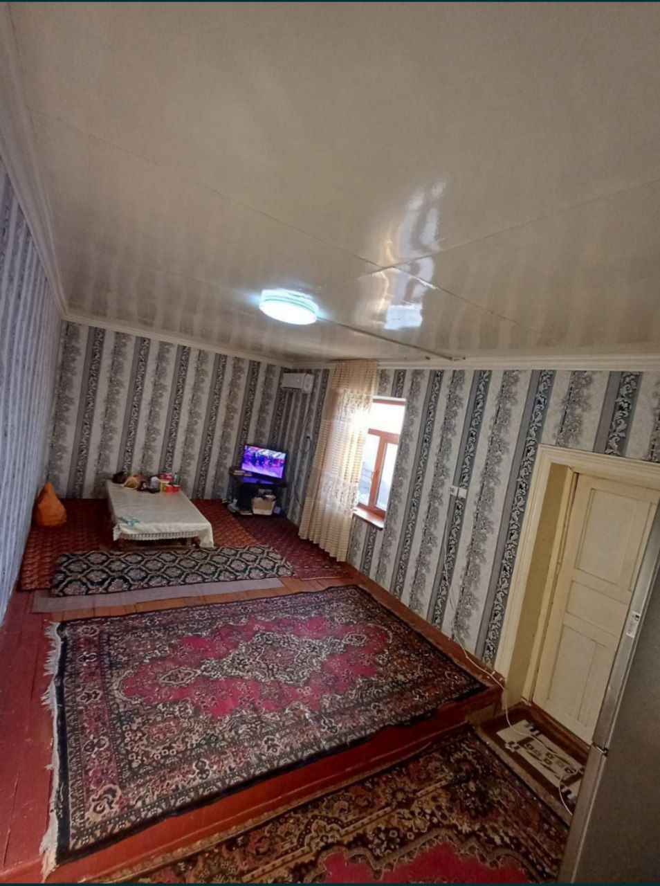 Hovli uy sotiladi