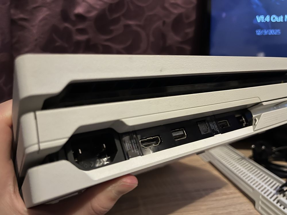 Playstation 4 PRO White с аксесоари / PS4 Pro