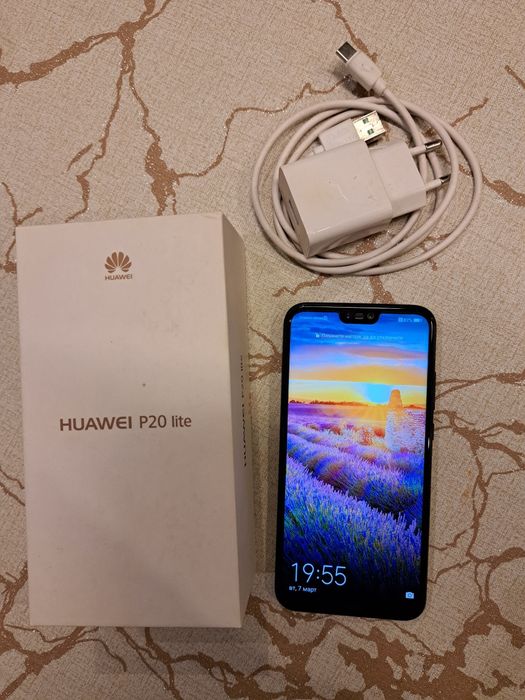 Продавам Huawei P20 lite