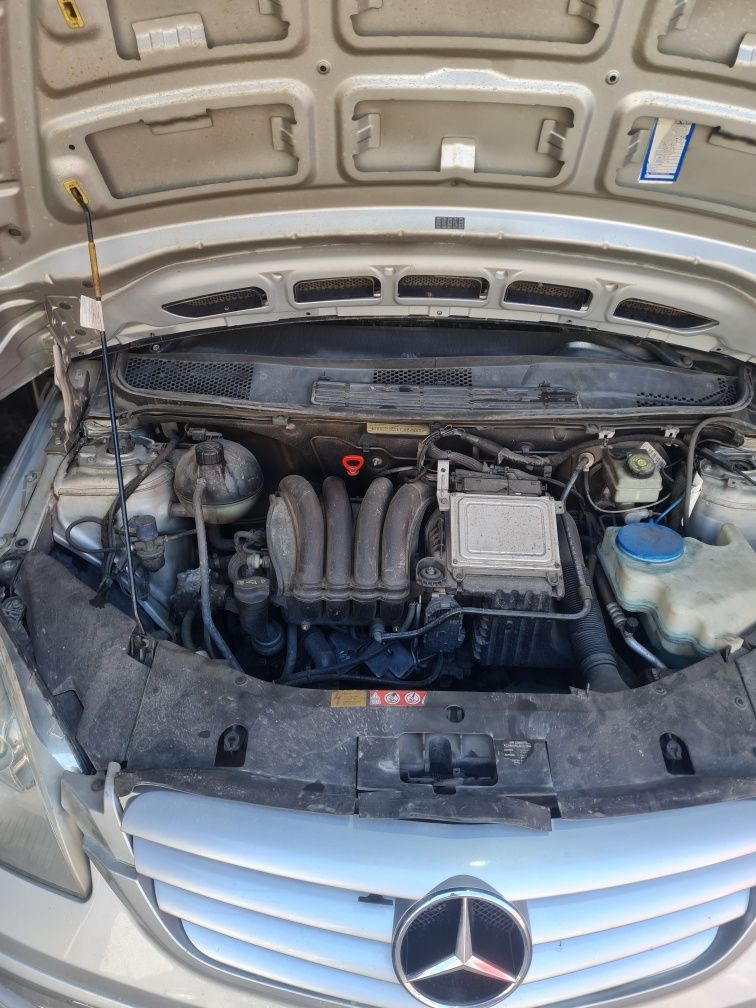 Dezmembrez Mercedes B Class 1.5 benzina