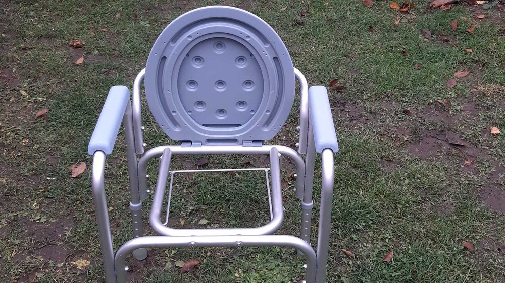 Хигиенен стол неупотребяван.