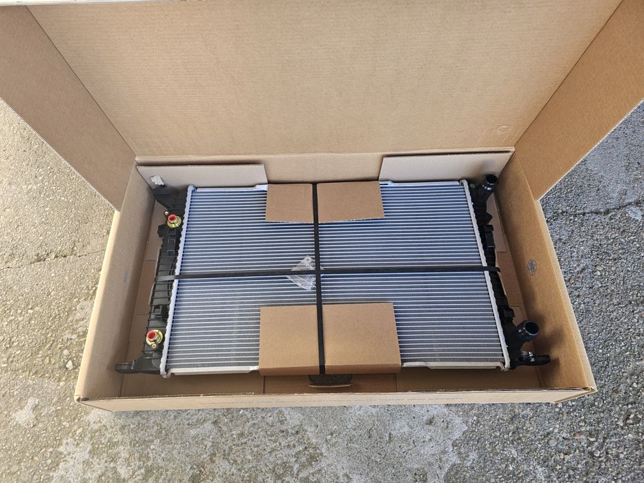 Radiator apa  Audi A4 , A5 , 2010-2015 , cutie automată , piesa NOUA