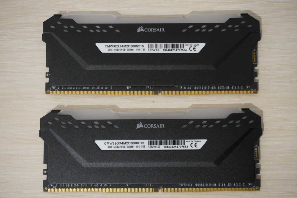 32GB (2х16) CORSAIR VENGEANCE PRO RGB DDR4 3000 cl15 RAM памет