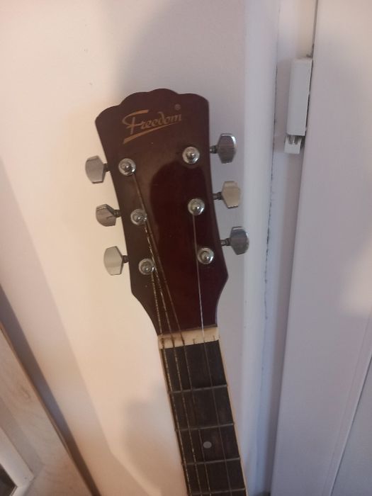 Chitară de vânzare