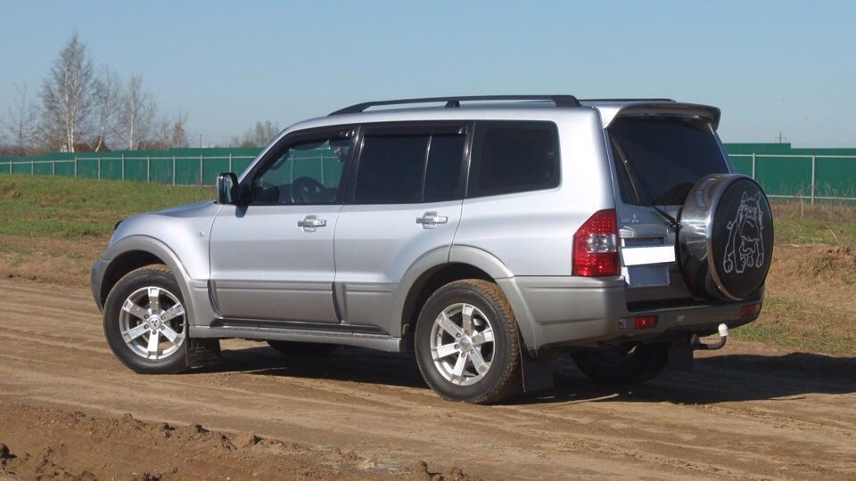 Митсубиси паджер цвет серебристый металик обмен на камри 55 модели.