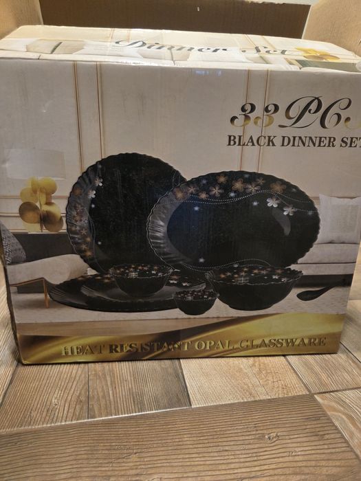 Set 33 piese serviciu masă. Nou!