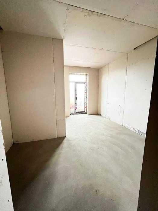 2-комнатная квартира с Черновым ремонтом в Яккарайском районе.