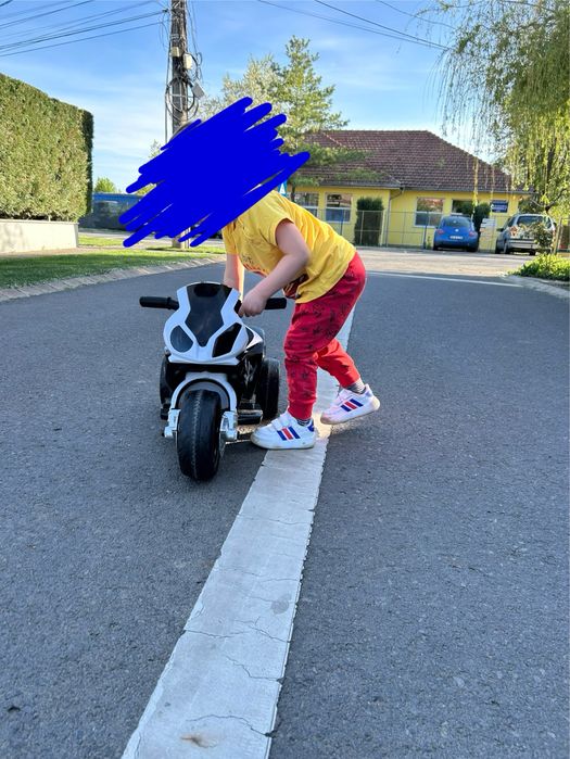 Vand motocicleta electrica BMW pentru copii (18-36 luni)