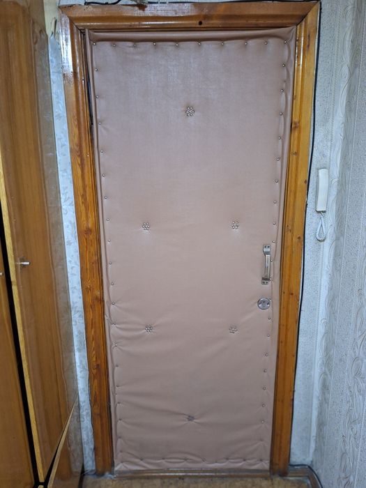 Входной дверь из дерево