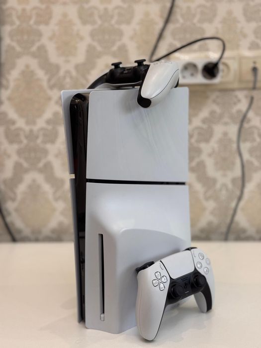 Продаю Sony Playstation 5 Slim.