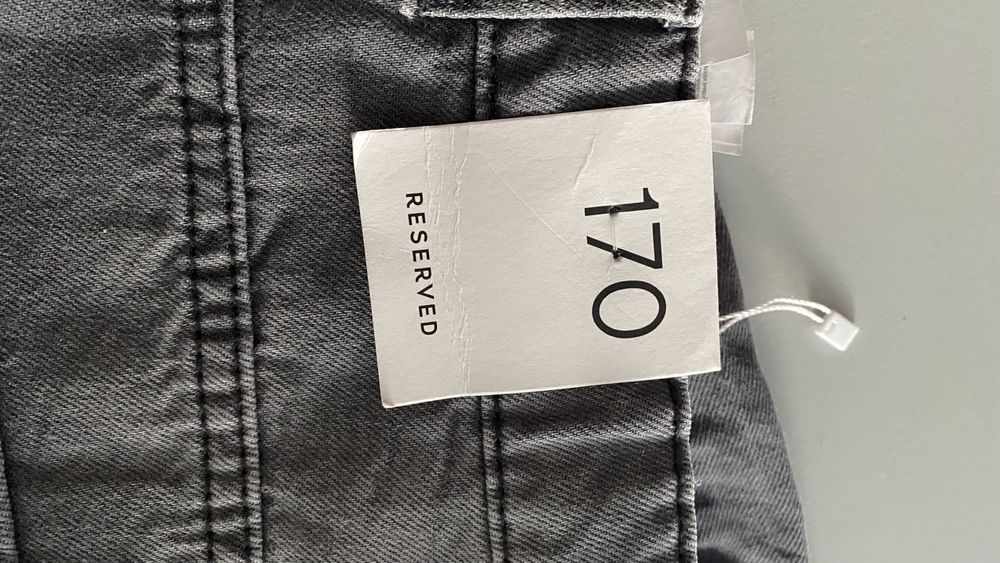 Vand pantaloni baieti Reserved gri  “blugi”