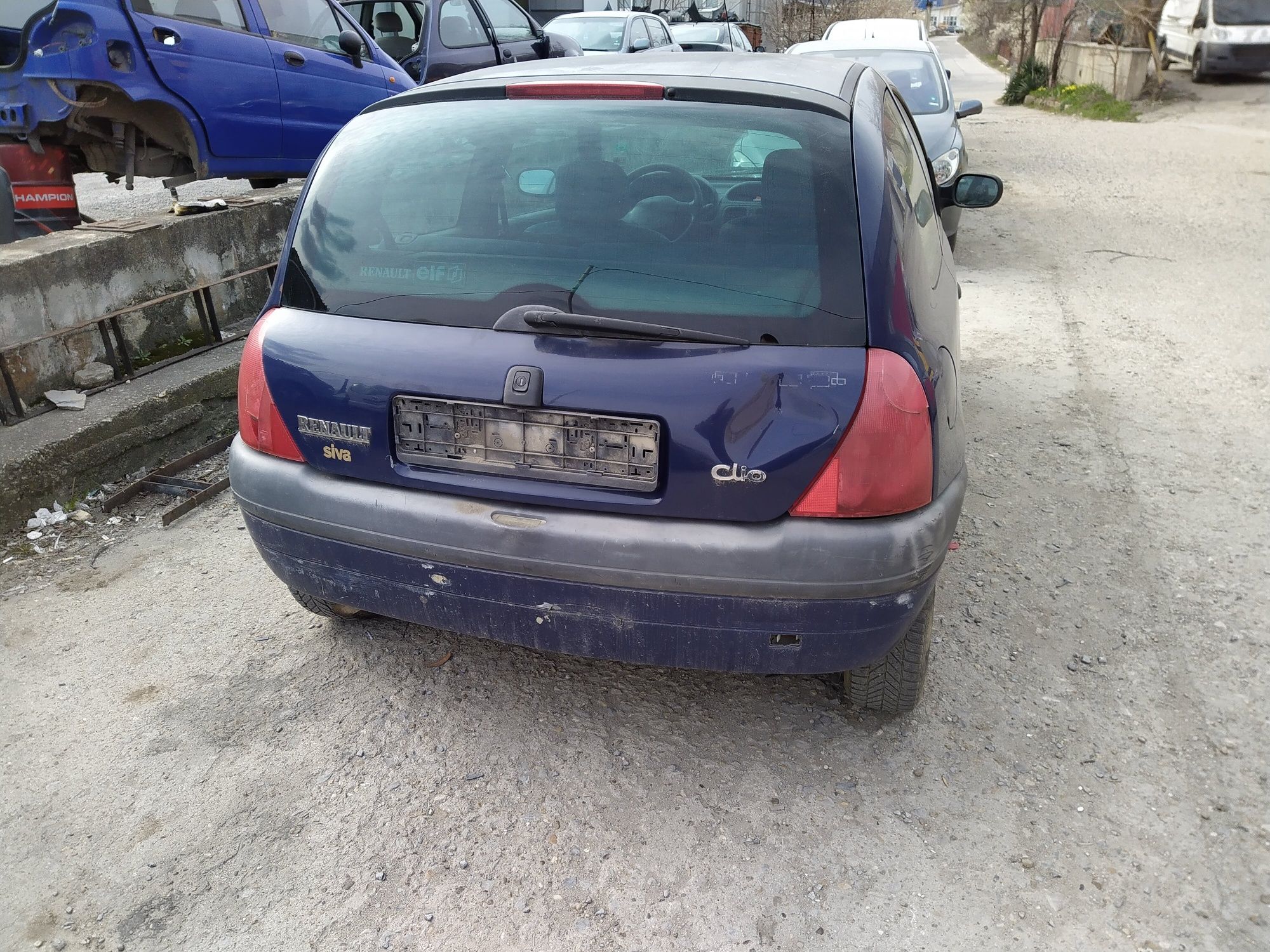 Продавам на части RENAULT CLIO 1.2 2000 г.