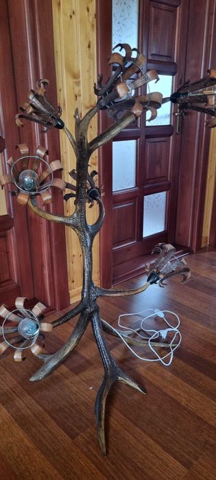 Lampadar rustic coarne de cerb si scoarta de copac