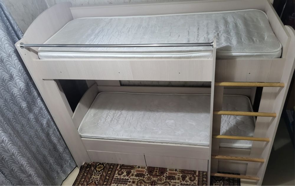 Продам двухъярусную кровать
