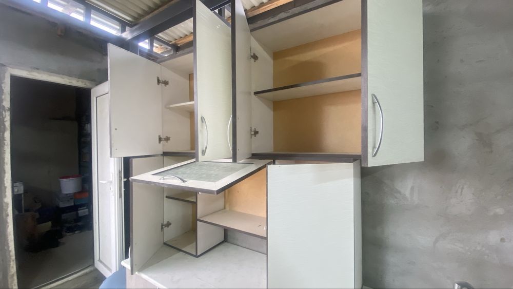 продается  наборы кухни двери и т.д