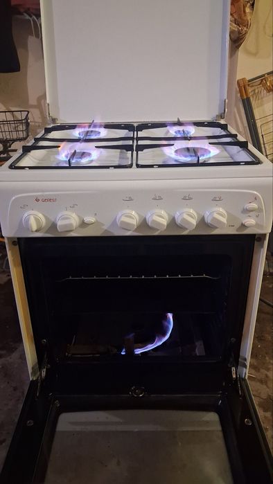 Срочно продаётся газ плита  Гефест Беларусь 60x60x85 хороший састийана
