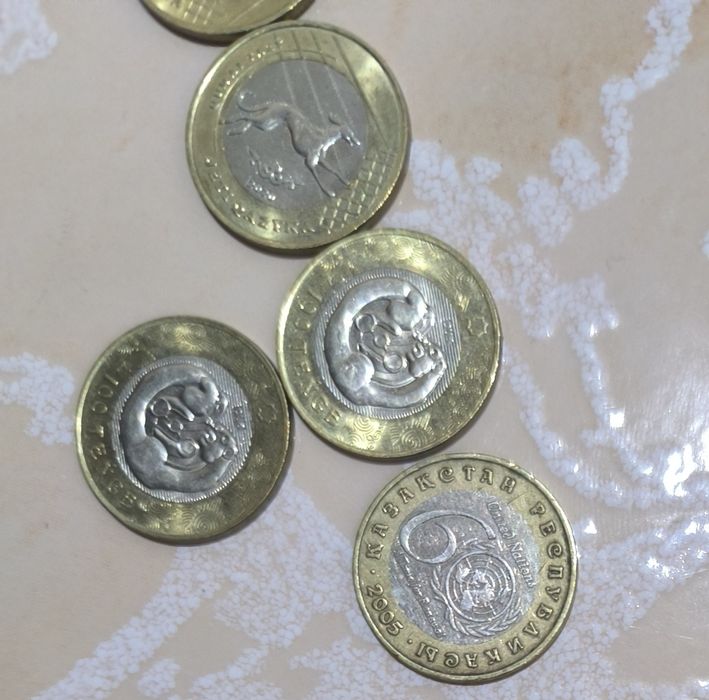 Манеты сто тенге