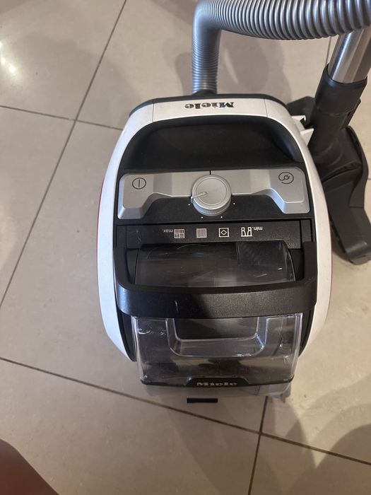Прахосмукачка Miele CX1