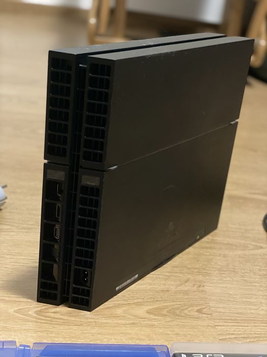 Consola PS4 ( Playstation 4) 500 GB + 2 Controllere + Jocuri Bonus