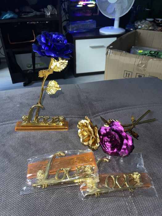 Trandafiri din metal cu suport