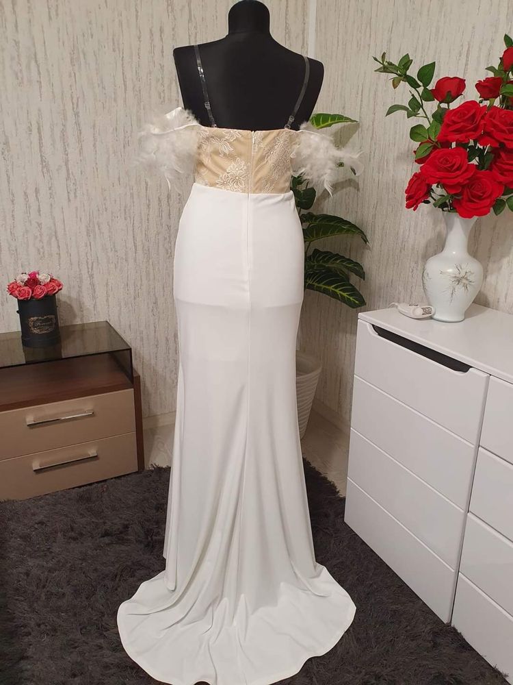 Rochie cu fulgi si trena