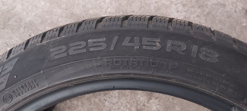225 45 R18 Nokian Snowproof 1