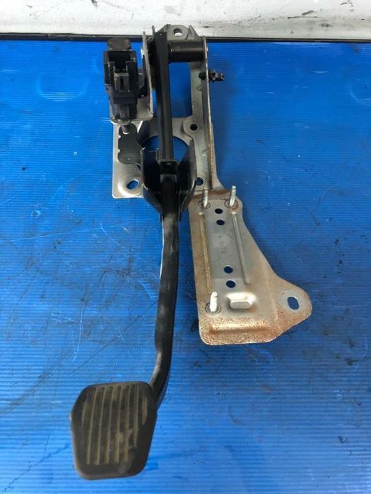 pedala frana 2.0 tdci ford focus 2 2008
