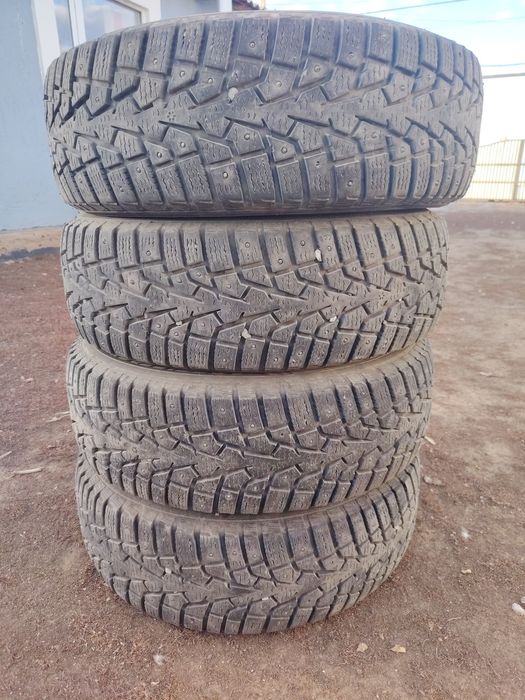 Продам зимние покрышки в хорошем состоянии